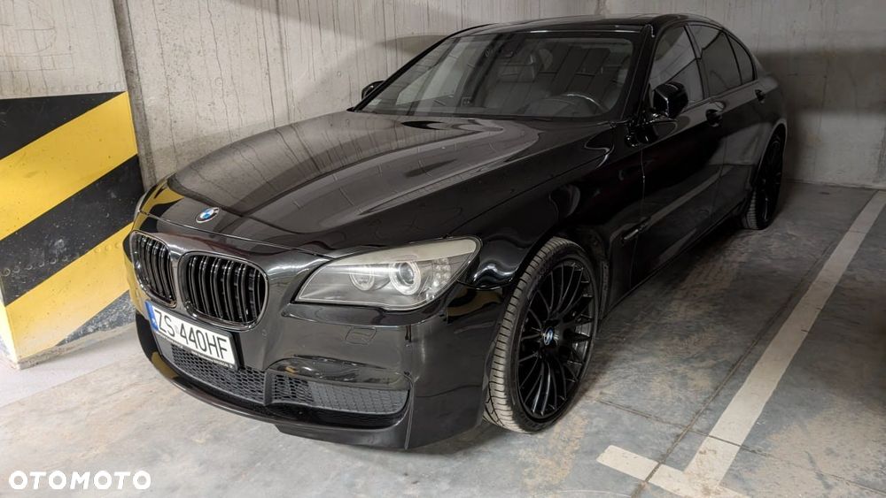 BMW Seria 7 750i xDrive - 16
