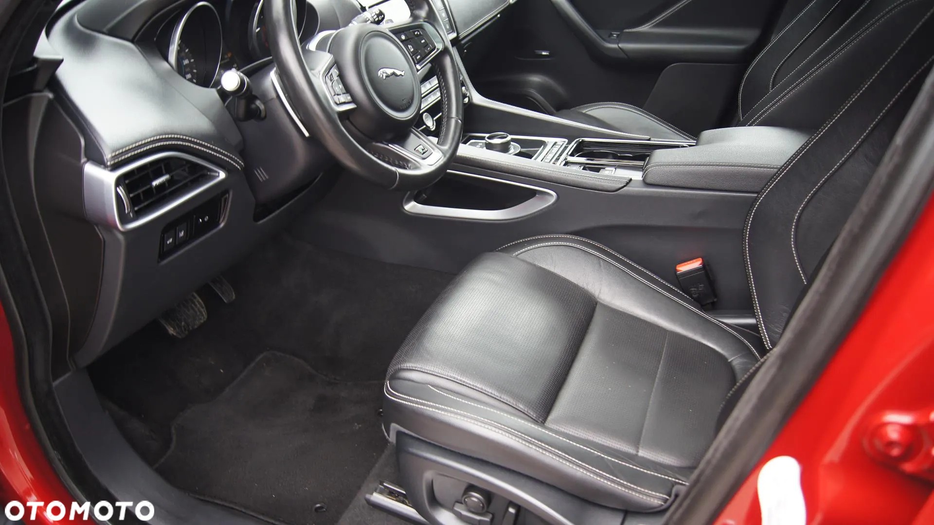 Jaguar F-Pace 2.0 i4D AWD R-Sport - 12