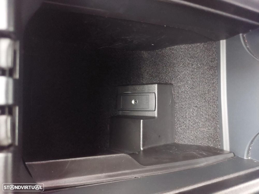 Mercedes-Benz E 220 CDi Avantgarde BlueEfficiency - 44