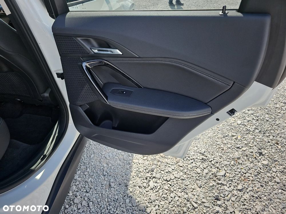 BMW X1 sDrive18i xLine - 28
