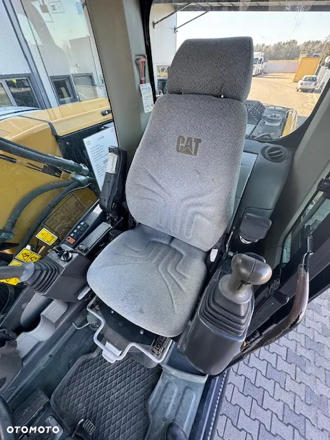 Caterpillar 318 D - 13