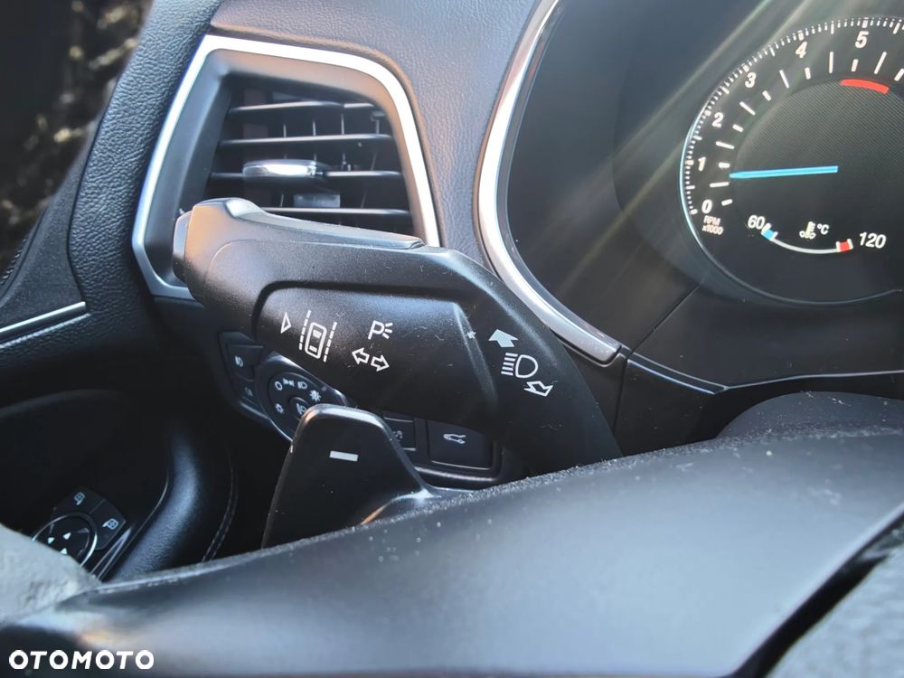 Ford Edge 2.0 TDCi Bi-Turbo 4x4 Titanium - 28