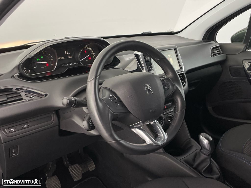 Peugeot 208 1.2 PureTech Signature - 17