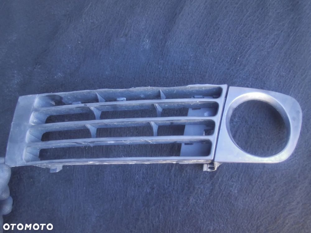 Audi A4 B5 99-01 kratka ramka halogenu lewa 8D0941777 - 1