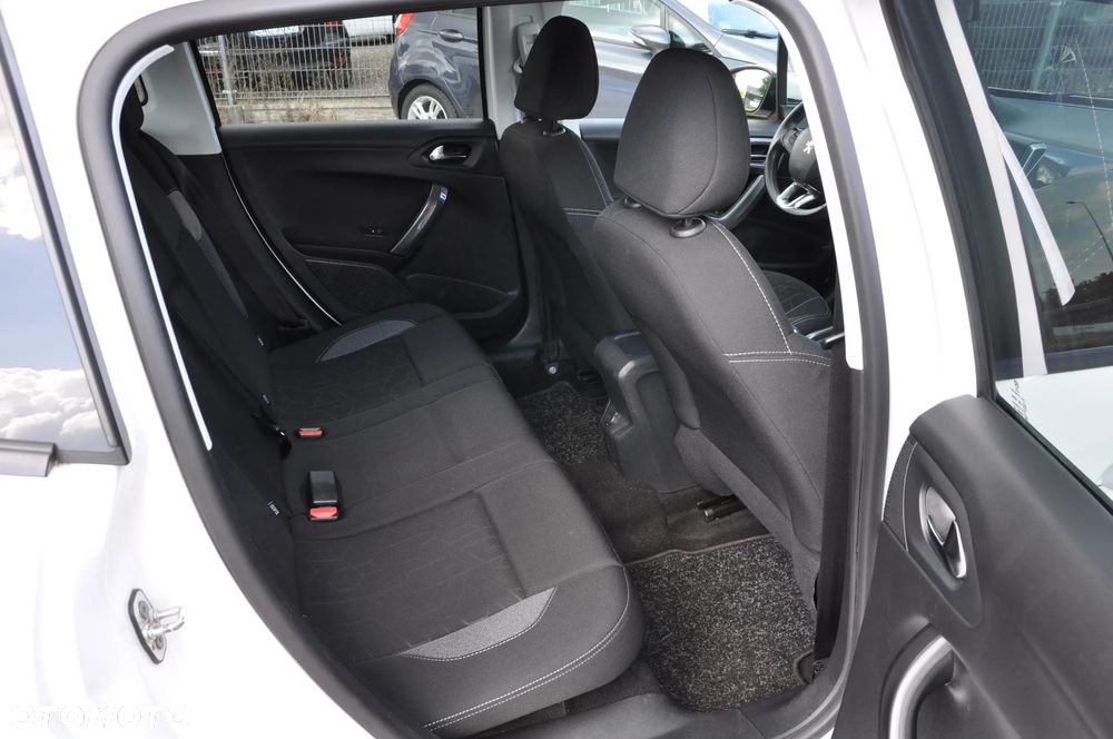 Peugeot 2008 PureTech 82 Active - 12