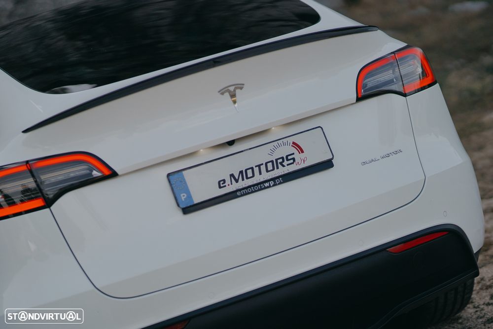 Tesla Model Y Long Range Dual Motor AWD - 16