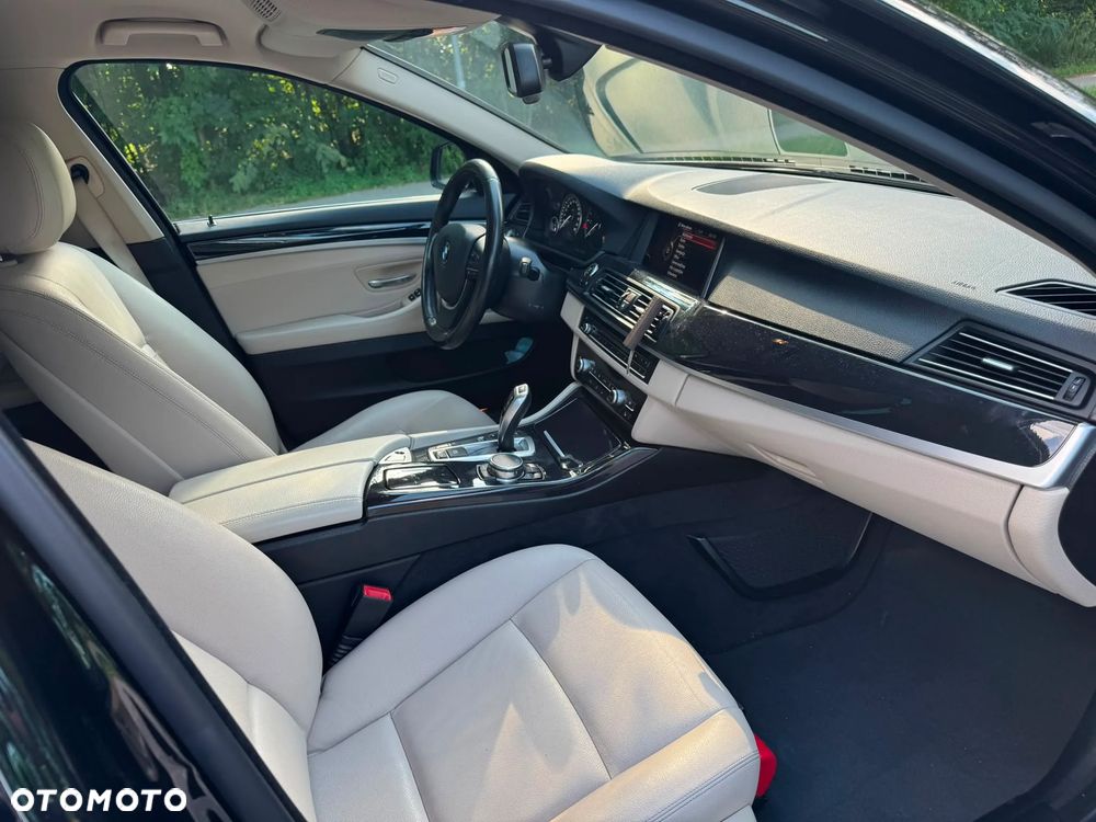 BMW Seria 5 520d xDrive - 14