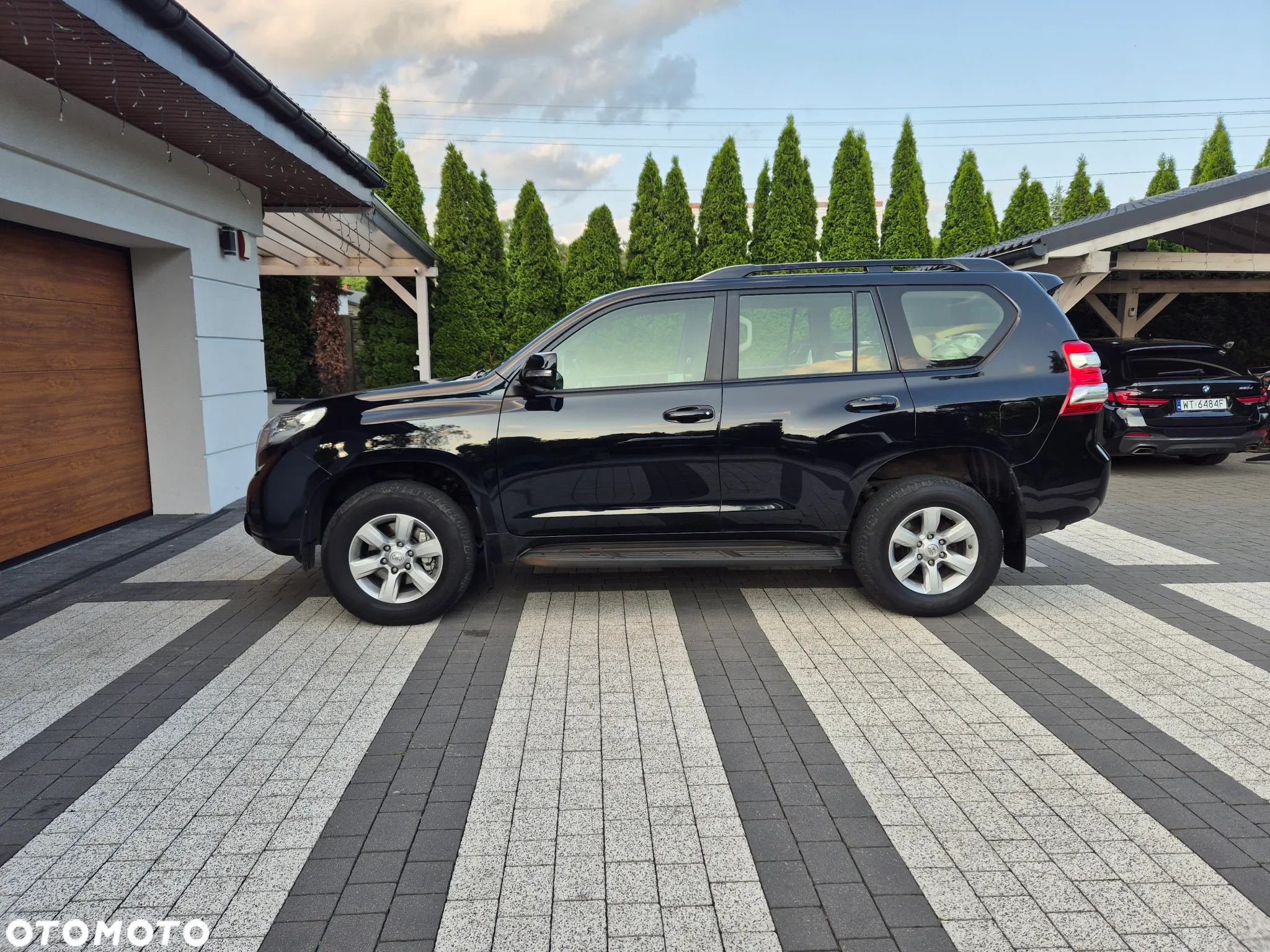 Toyota Land Cruiser - 20