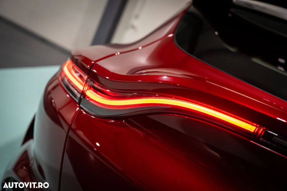 Aston Martin DBX - 34