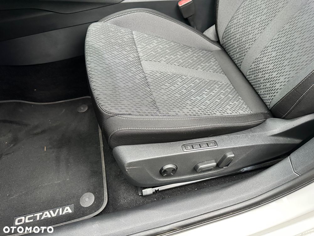 Skoda Octavia 2.0 TDI DSG Style - 24
