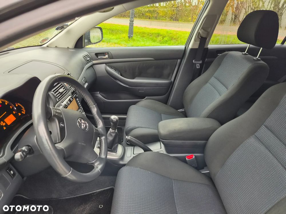 Toyota Avensis - 4