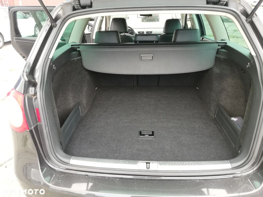 Volkswagen Passat 2.0 TDI Highline - 31
