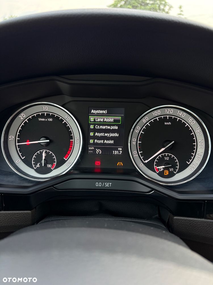 Skoda Superb 2.0 TDI Premium Edition - 23