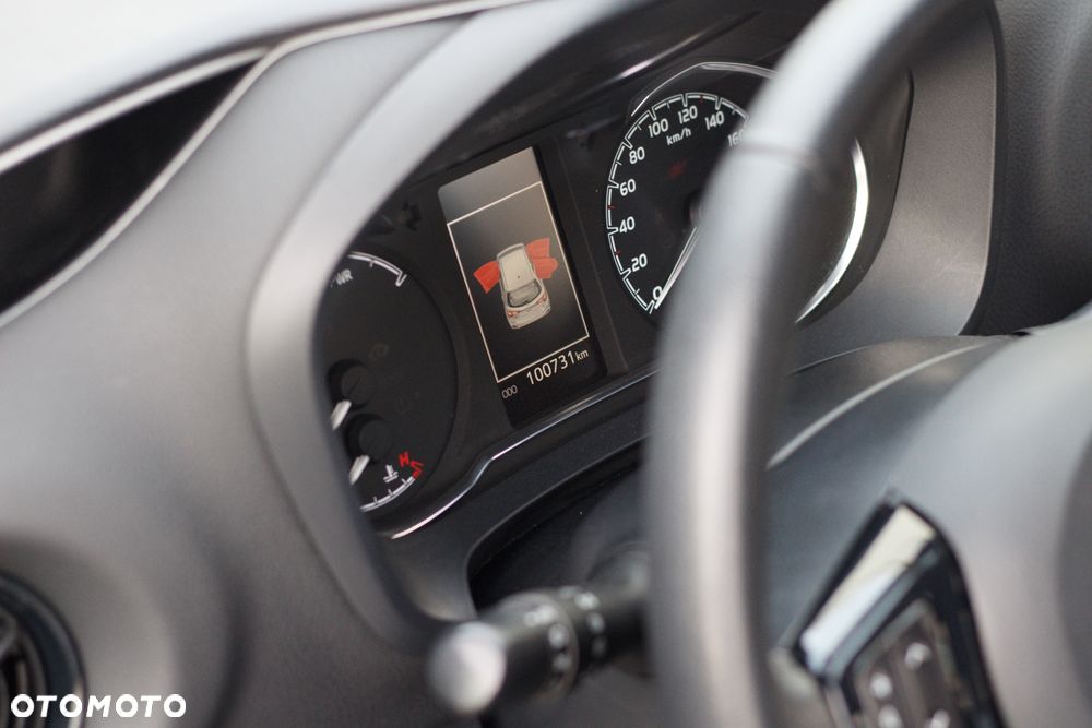 Toyota Yaris Hybrid 100 Selection Pure - 12