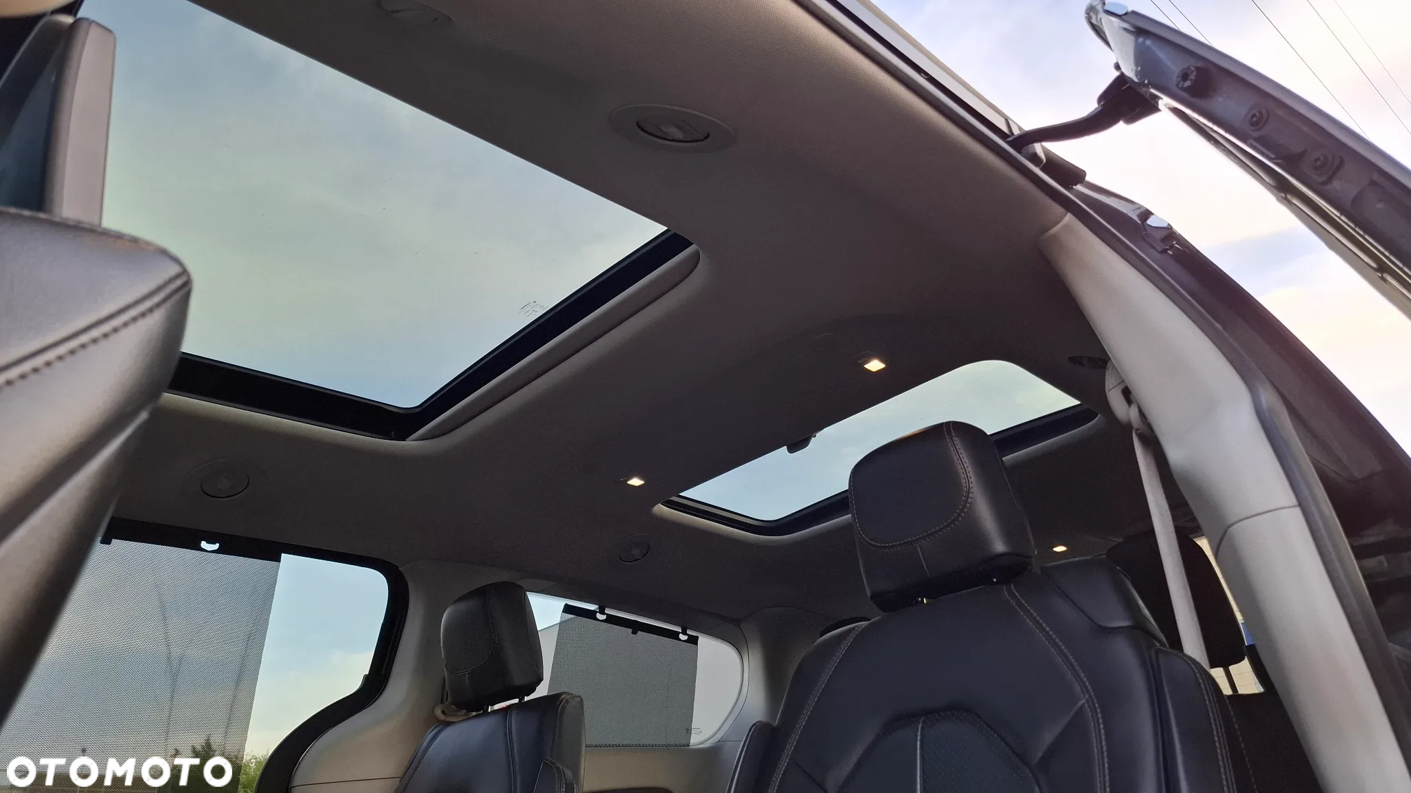 Chrysler Pacifica - 12