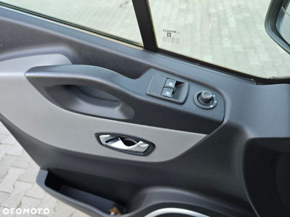 Renault Trafic - 23