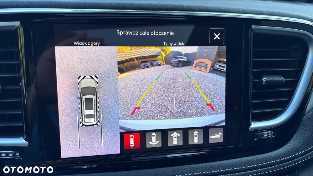 Chrysler Pacifica - 32