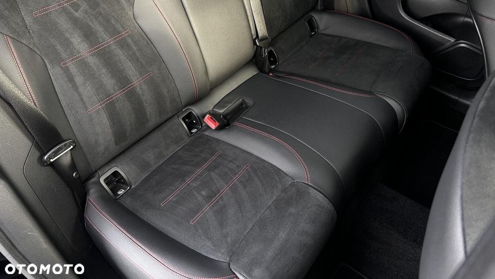 Mercedes-Benz GLA - 28