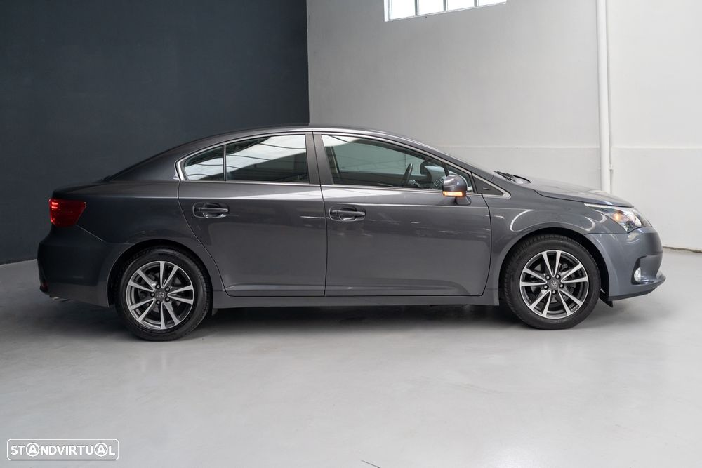 Toyota Avensis SD 2.0 D-4D Exclusive +Navi - 9