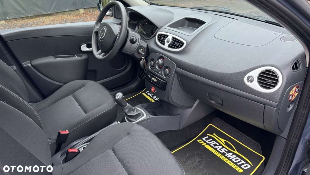 Renault Clio - 22