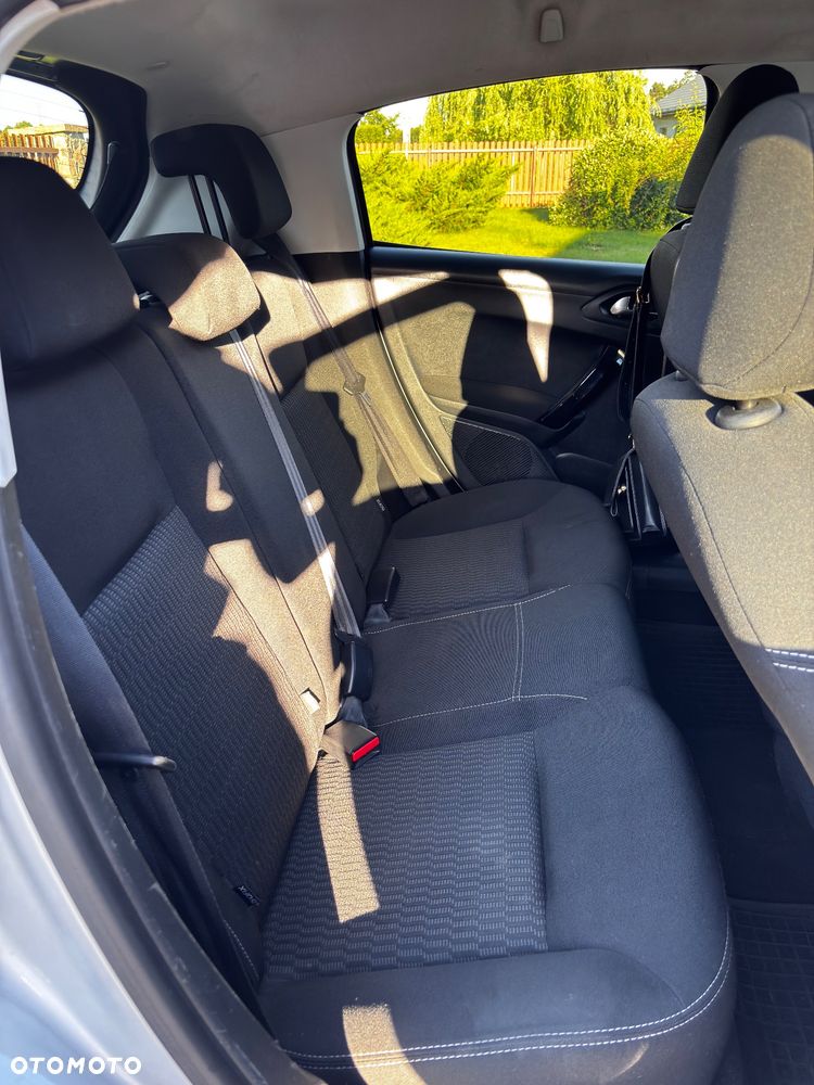 Peugeot 208 1.2 PureTech Style - 10