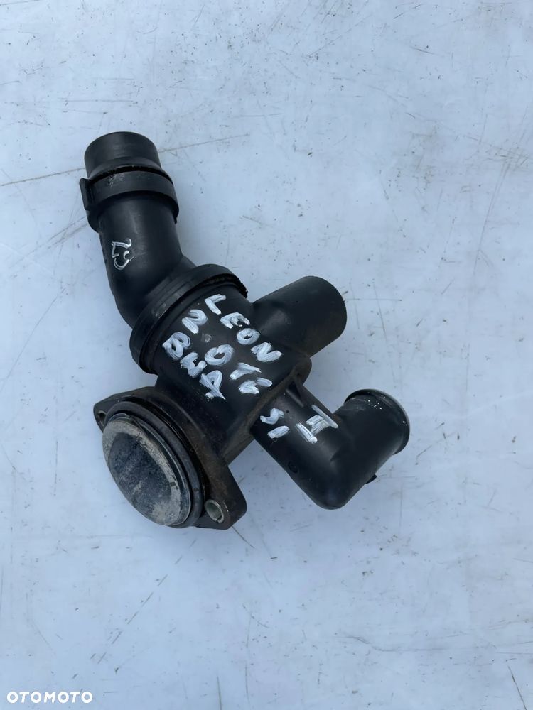 OBUDOWA TERMOSTATU 06F121111F AUDI A3 8P GOLF V SEAT LEON II 2.0 TFSI BWA - 2