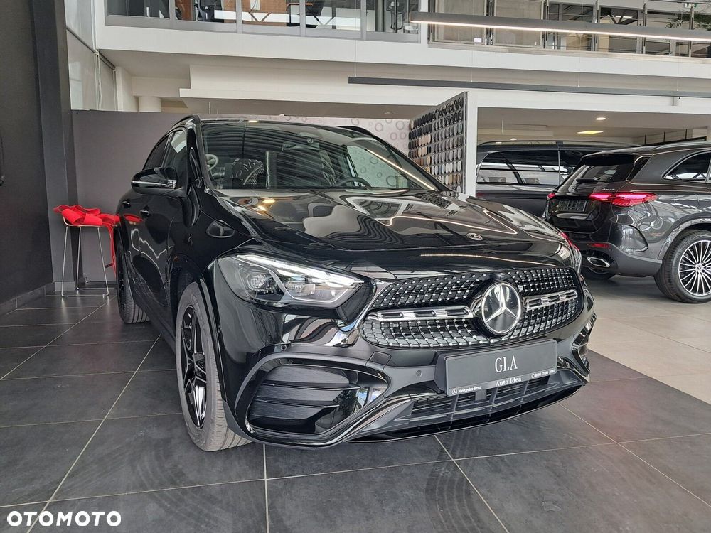 Mercedes-Benz GLA - 10