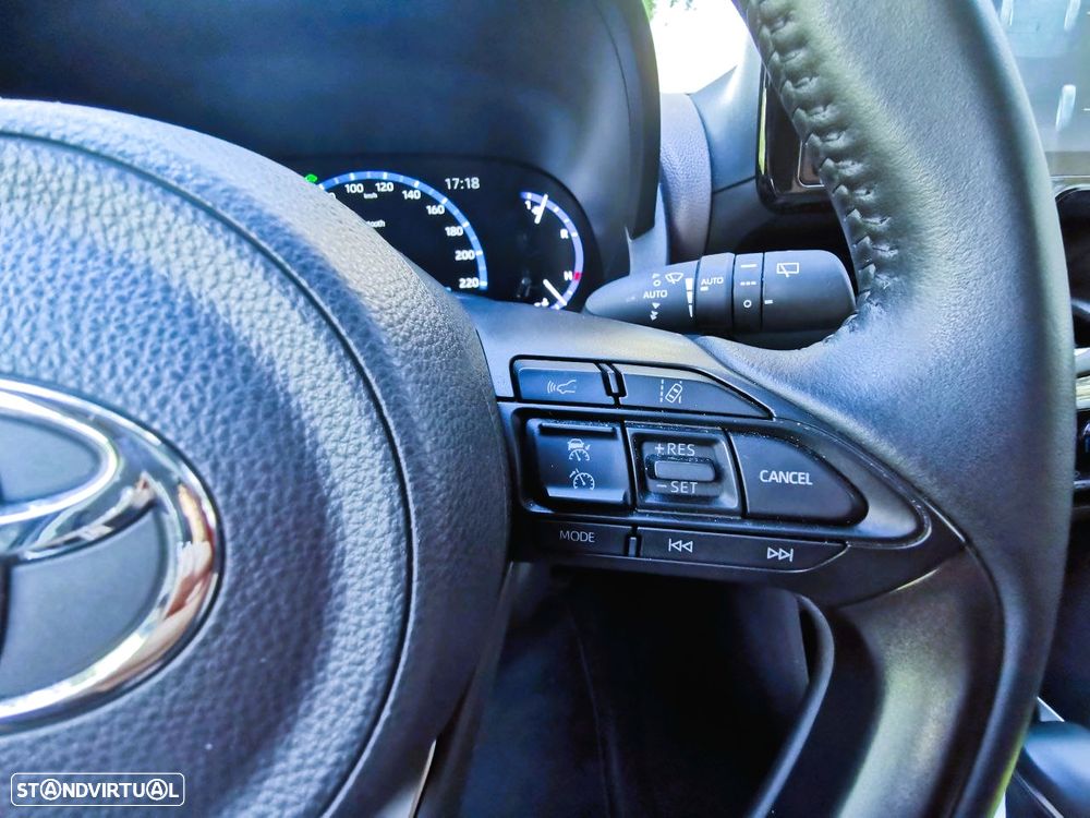 Toyota Yaris Cross 1.5 HDF Luxury - 24