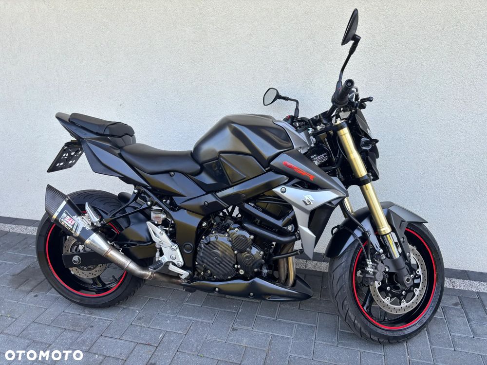 Suzuki GSR - 9