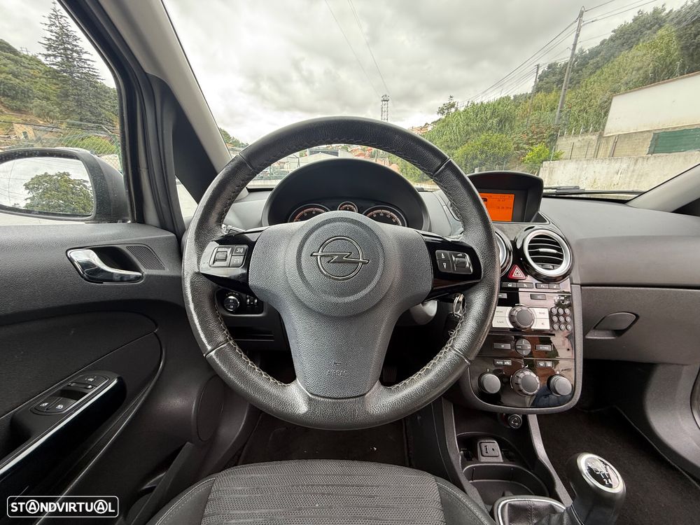 Opel Corsa 1.4 16V Cosmo - 15