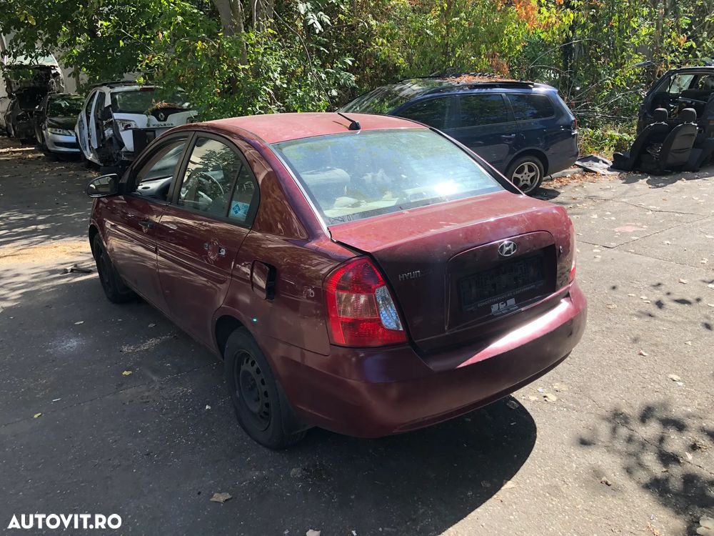 Dezmembrez Hyundai Accent 3 visiniu 2007 benzina - 6