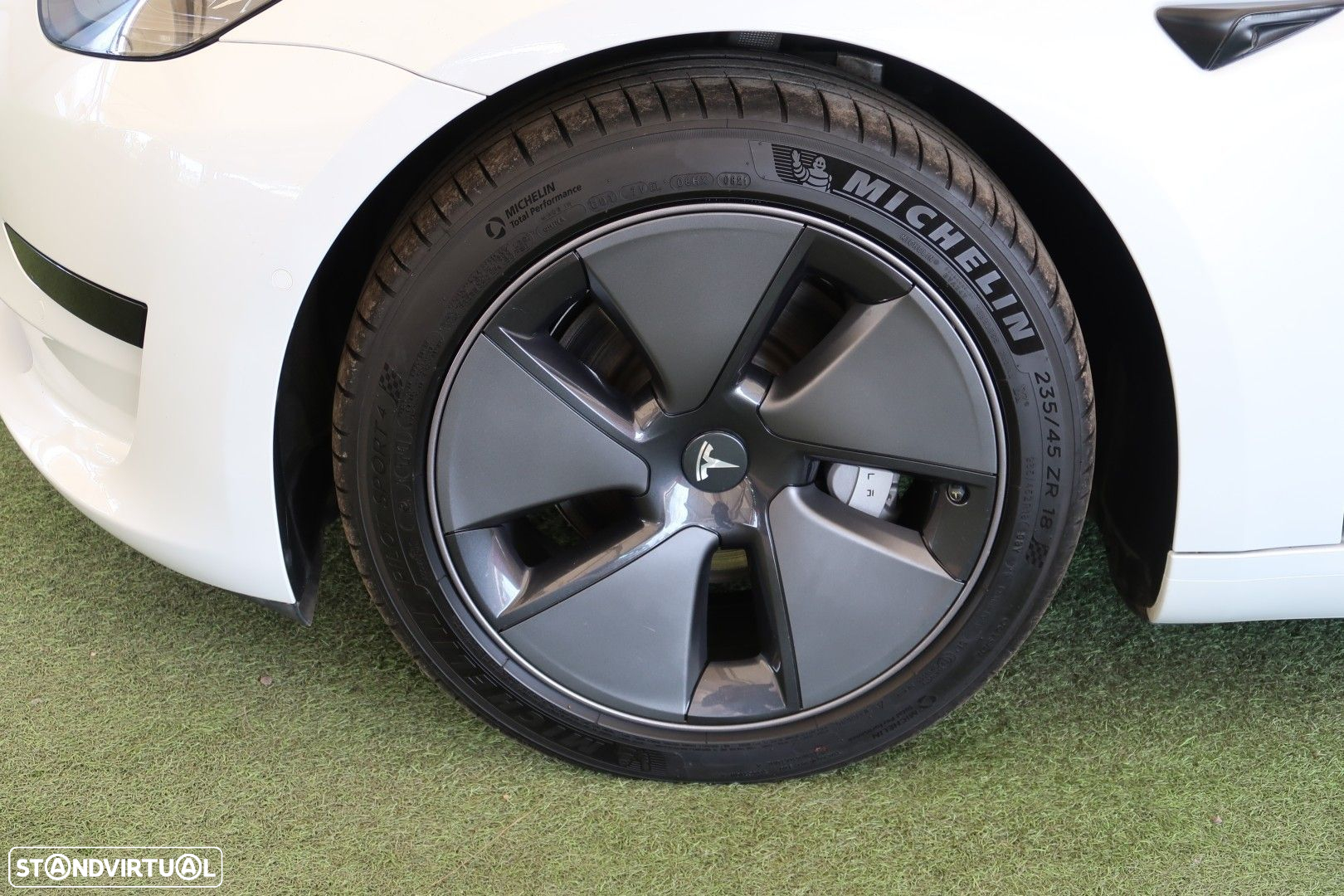 Tesla Model 3 - 5