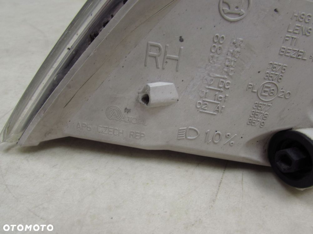SKODA OCTAVIA II 04-08 LAMPA PRZOD PRAWA REFLEKTOR XENON UK - 6
