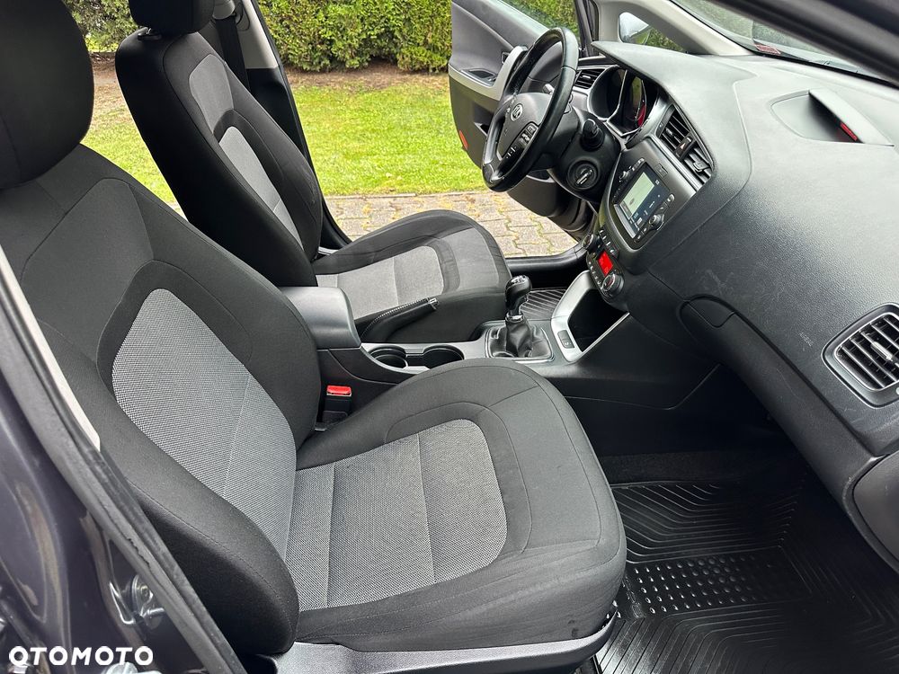 Kia Ceed 1.6 GDI ISG Dream-Team Edition - 23