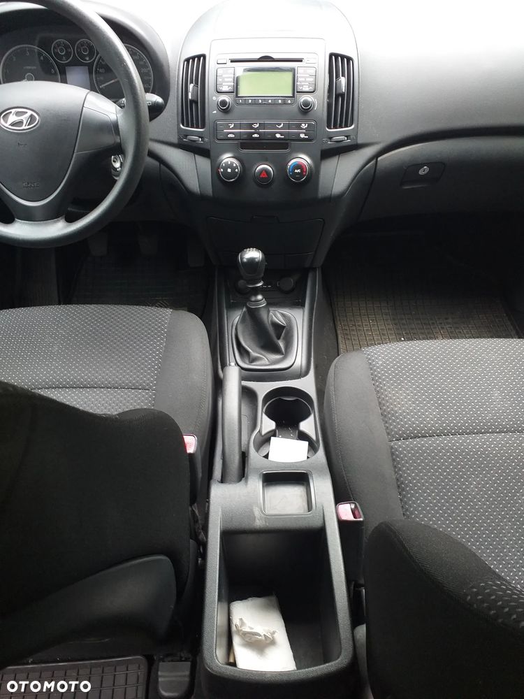 Hyundai i30 1.6 CRDi Base + - 15