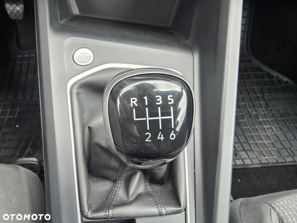 Volkswagen Golf 1.0 TSI BMT Trendline - 33