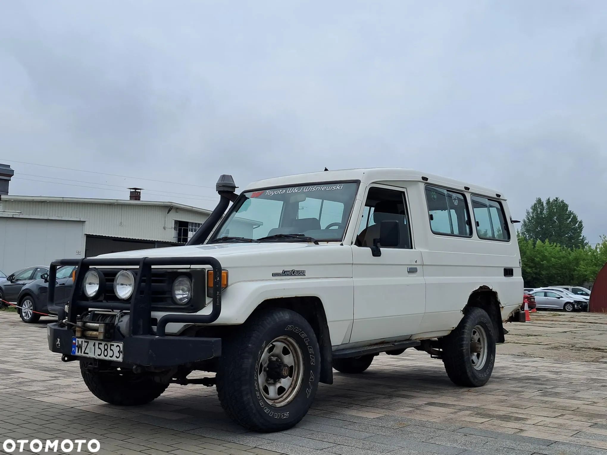 Toyota Land Cruiser - 1
