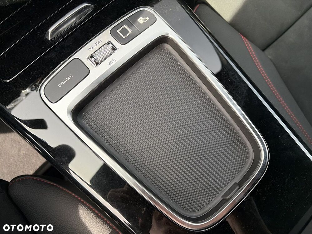 Mercedes-Benz CLA 200 AMG Line 7G-DCT - 24
