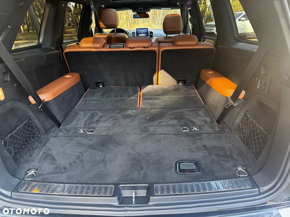 Mercedes-Benz GLS - 24
