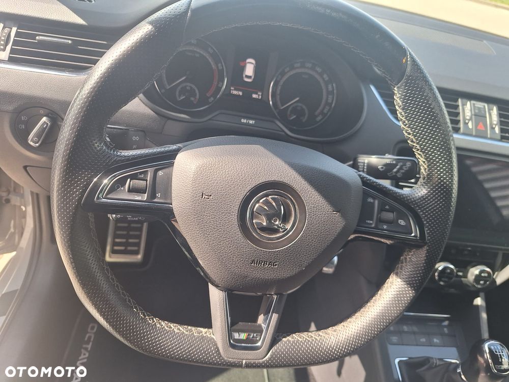 Skoda Octavia 2.0 TSI RS - 19