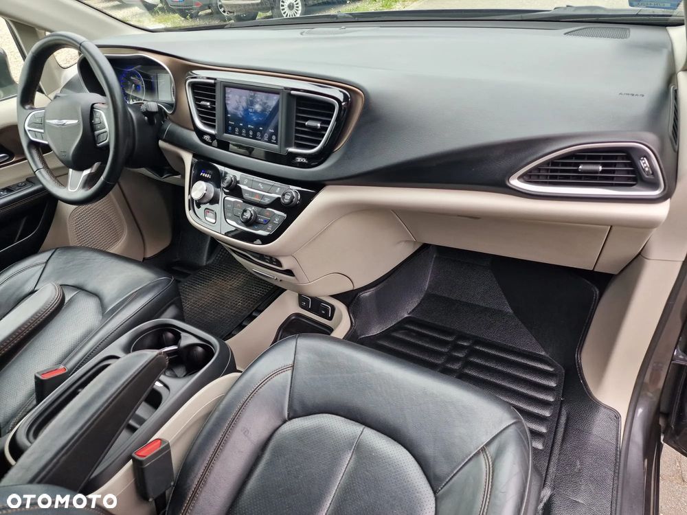 Chrysler Pacifica - 18