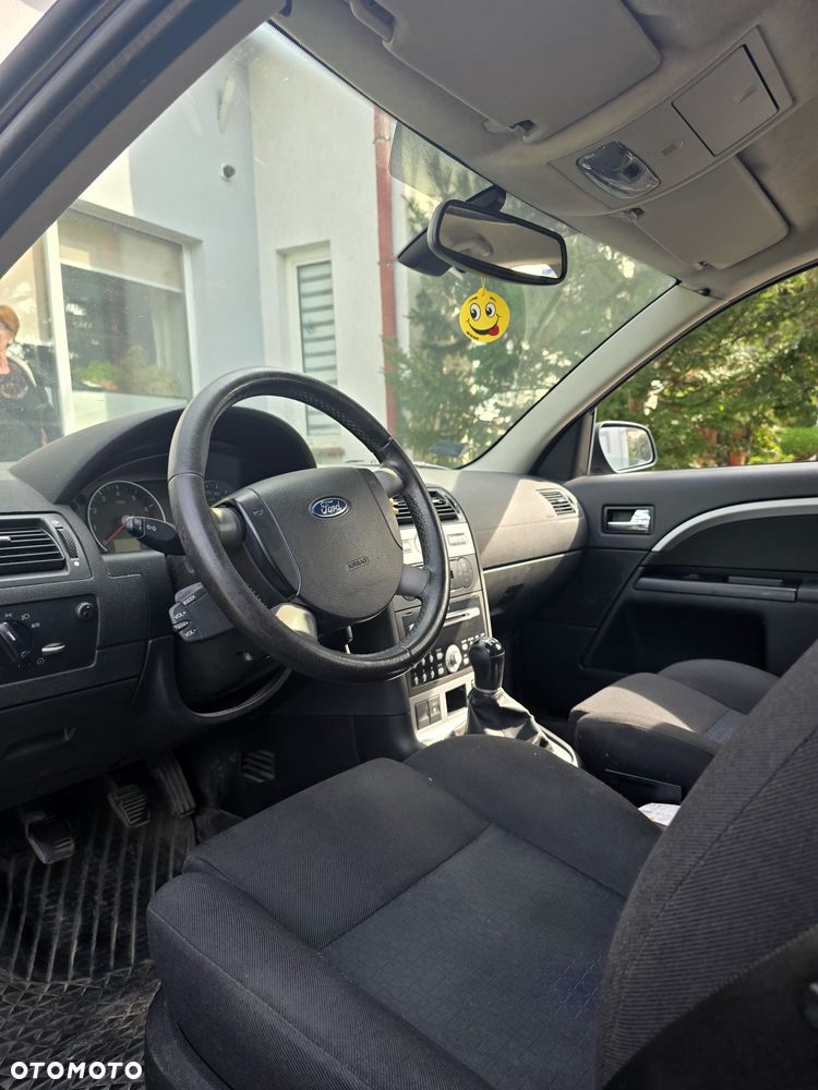 Ford Mondeo 2.0 Ghia - 9