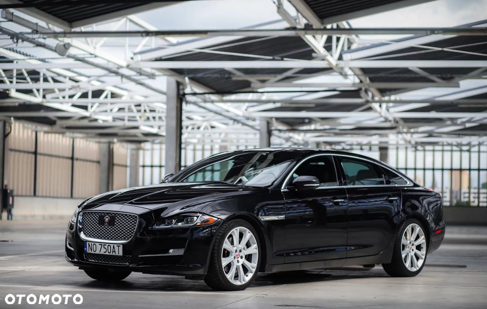 Jaguar XJ 3.0 T AWD LWB Portfolio - 1