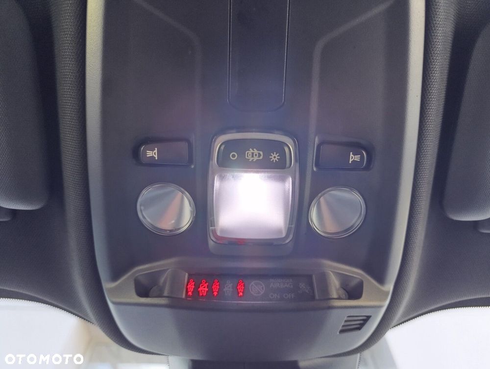 Peugeot 2008 PureTech 100 Allure S&S BVM6 - 38