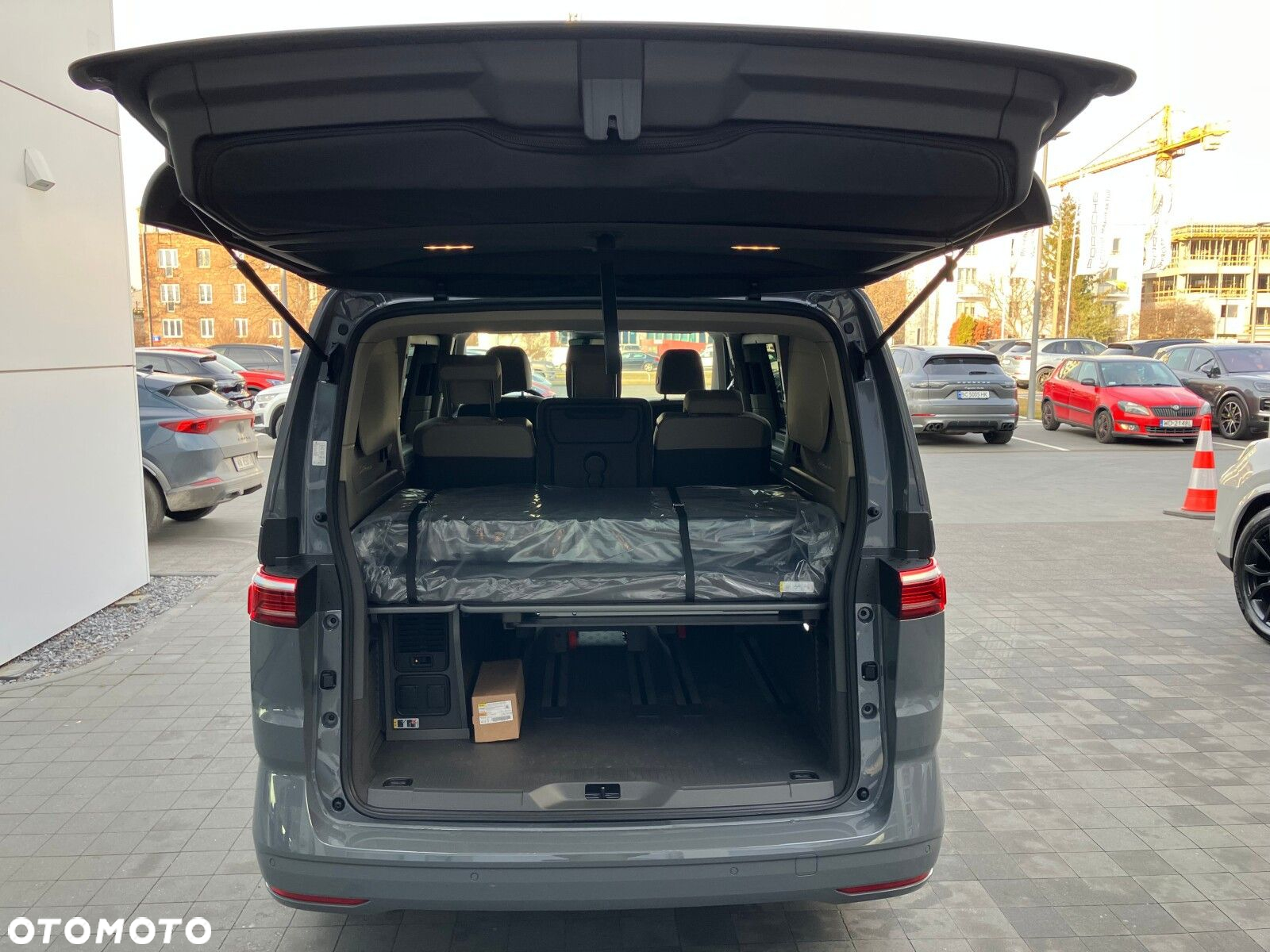 Volkswagen california Nowa California Beach silnik: 2,0 l TSI OPF 204 KM / skrzynia biegów: 7-biegowa DSG rozstaw osi: 3124 mm - 32
