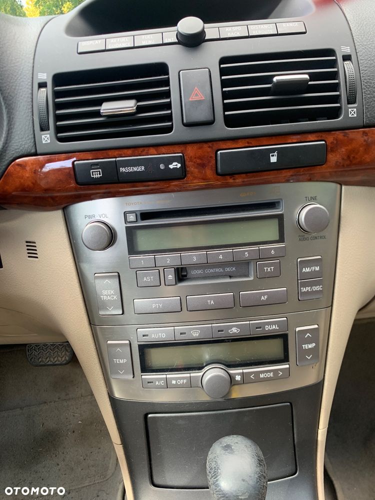 Toyota Avensis - 11