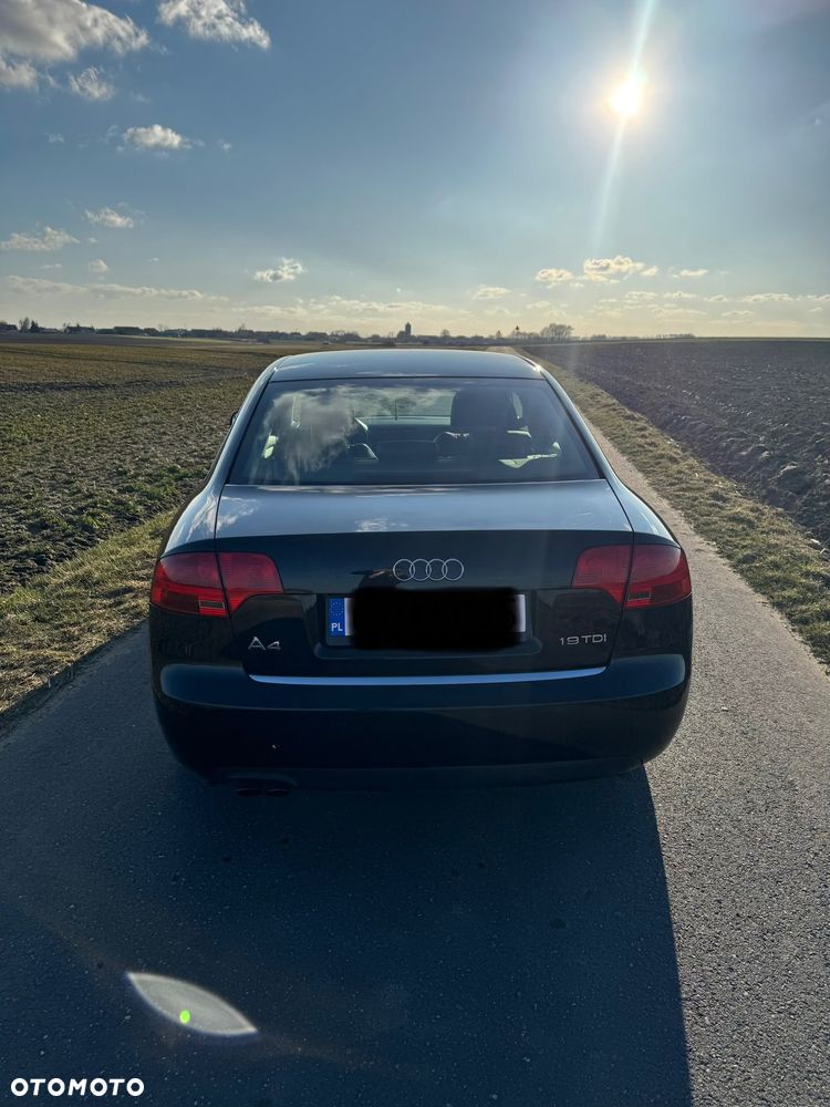 Audi A4 Limousine - 5