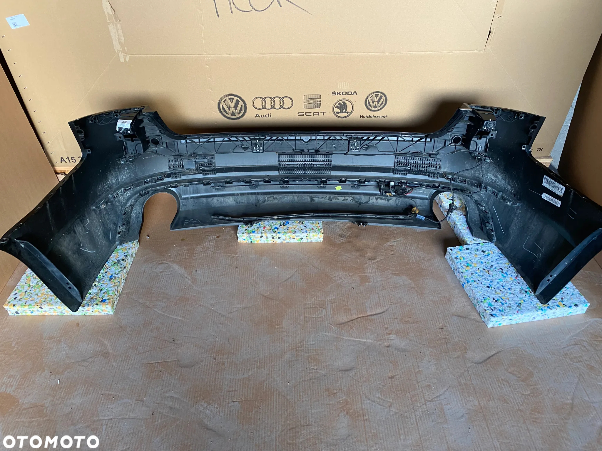 Audi A4 8W B9 SEDAN Zderzak tył kompletny czujnik dyfuzor LY9T 28km - 15