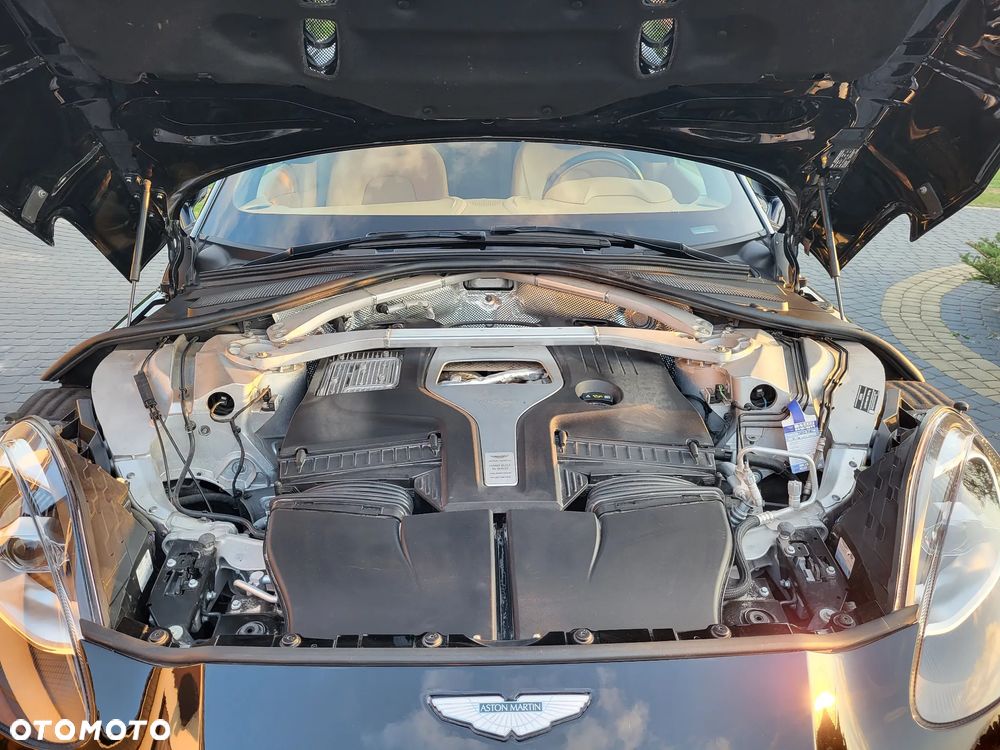 Aston Martin DBX - 21