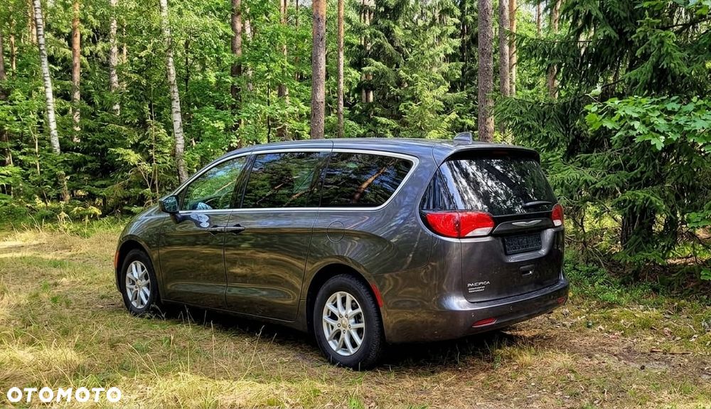 Chrysler Pacifica - 2